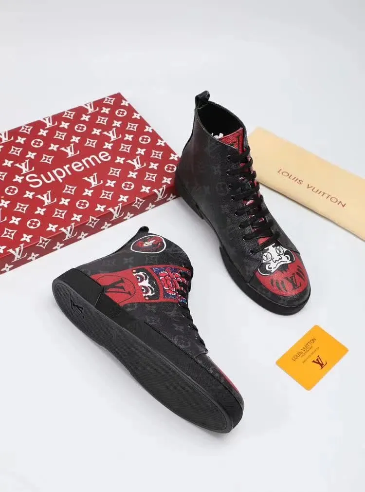 Factory price: 400💰 [LV] Animal series limited edition high-top sports shoes for men, L classic print, new autumn and winter style, original replica, 1:1 Counter quality, the fabric is Italian 🇮🇹 imported cowhide ➕🇮🇹 pure sheepskin lining ➕ original outsole, 🔍🔍 high quality, you can go in and out of the counter at will, welcome to compare, the outsole line will never be unglued, all sellers are welcome to sell in the picture above, can be shipped in one piece, code number: 38-44 (45 codes can be customized)
